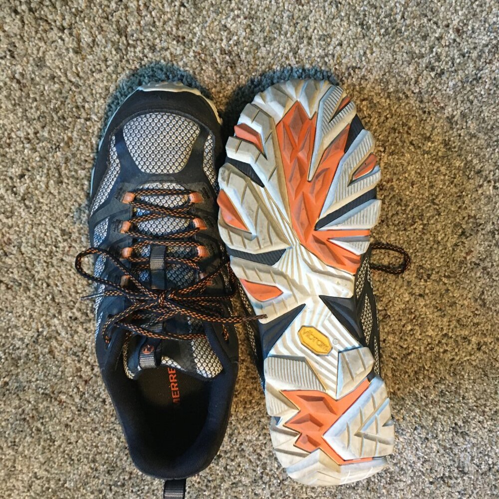 Men's 11 Merrell low-cut hikers - Picture 3 of 3